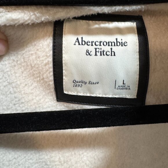 Asymmetrical Fleece with Vegan Leather detail - Picture 3 of 6